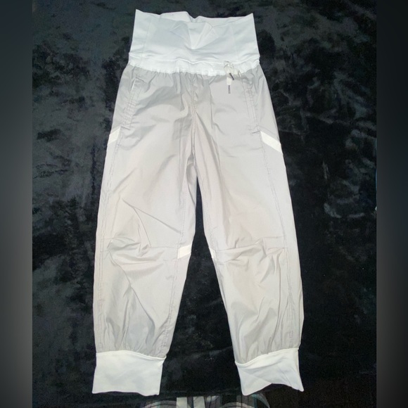 Cropped lululemon athletic pants - Picture 1 of 7